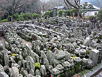 【写真24】根来寺境内の無縁墓