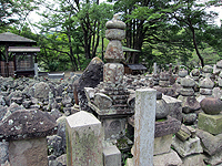 【写真29】根来寺境内無縁墓にある宝篋印塔