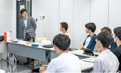幅広い分野で専門性を養う約50のゼミナール