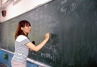 （写真：日本と台湾で使う同じ漢字、意味の「学生」