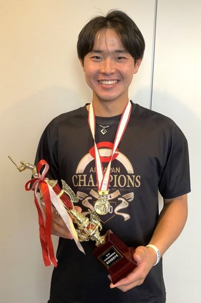 猛打爆発 軟式野球部が全日本学生選手権を2連覇牧温人選手(法3)は