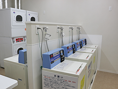 Coin-operated Laundry Room (1st floor)