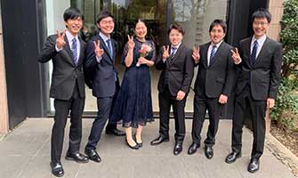 洋弓部の同期と卒業式にて